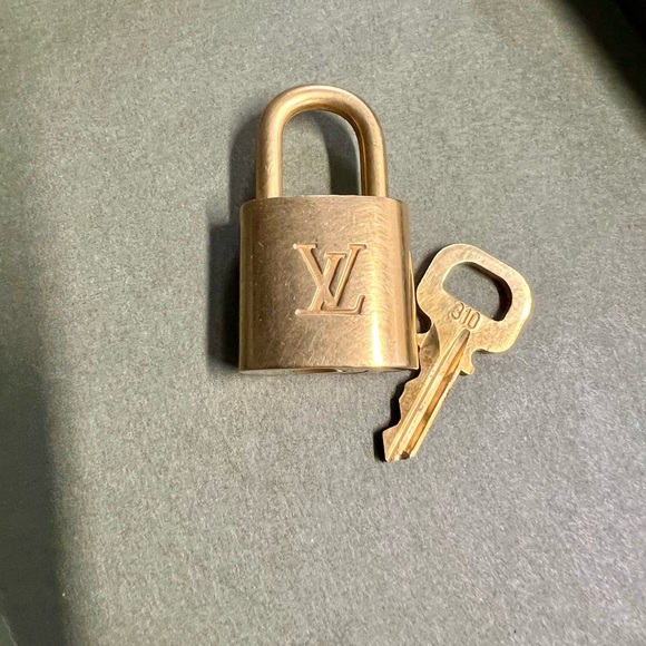 Authentic LV Louis Vuitton lock and key #310 - Picture 4 of 6